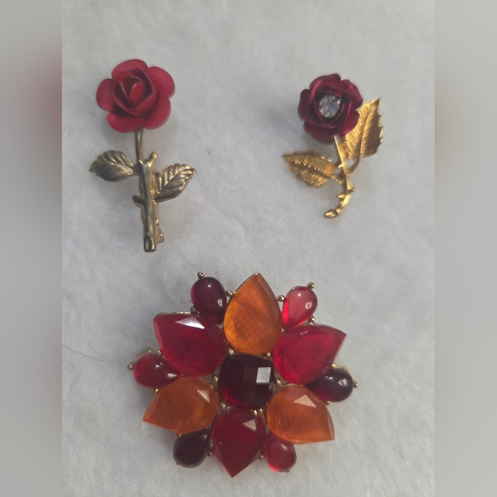 Brooch Set of 2 + 1 Push Pin | Floral Red and Gold - Picture 1 of 5